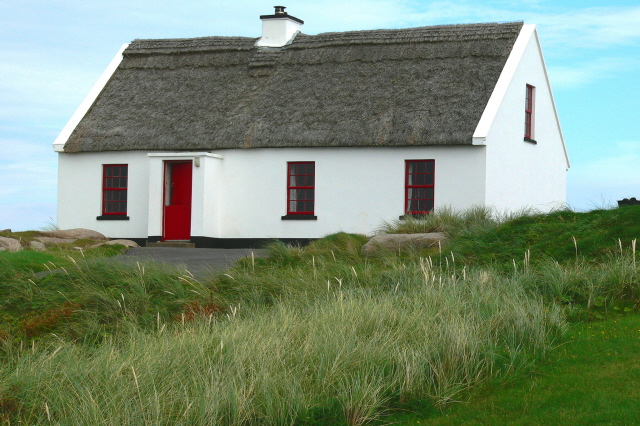 File:Cruit Island - 1 of 10 thatched roof cottages - geograph.org.uk - 1168188.jpg