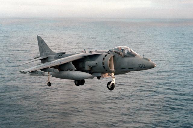 BAe, British Aerospace / McDonnell Douglas Harrier II / Harrier AV-8B -  Specifications - Technical Data / Description