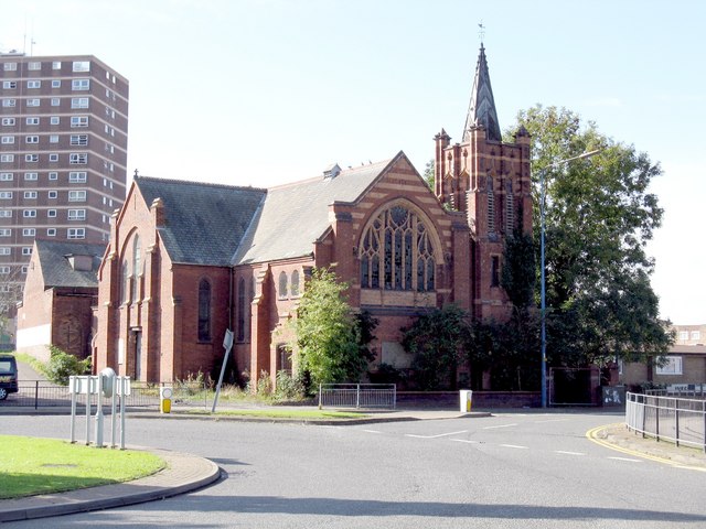 File:Disused church at the roundabout, Old Hill - geograph.org.uk - 999429.jpg