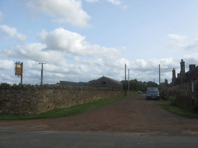 File:Entrance to Tower Farm at Elphinstone - geograph.org.uk - 1453327.jpg