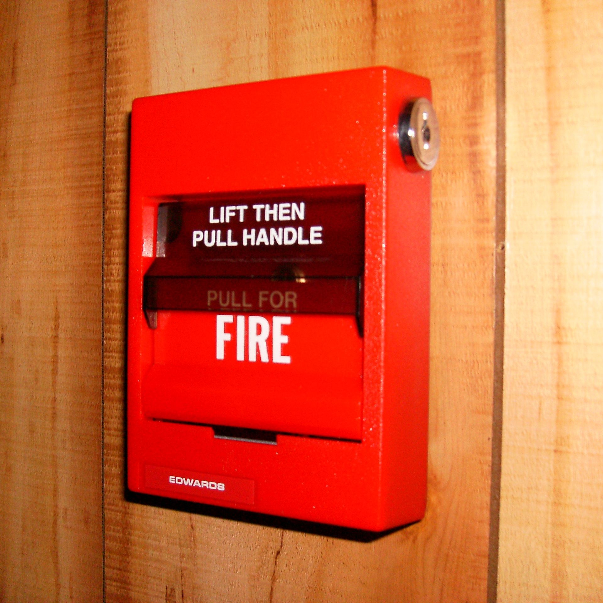 Low alarm. Fire Alarm Pull Station. Pull Fire звуковая задержка. School Fire Alarm. Fire Alarm manual Pull Station.