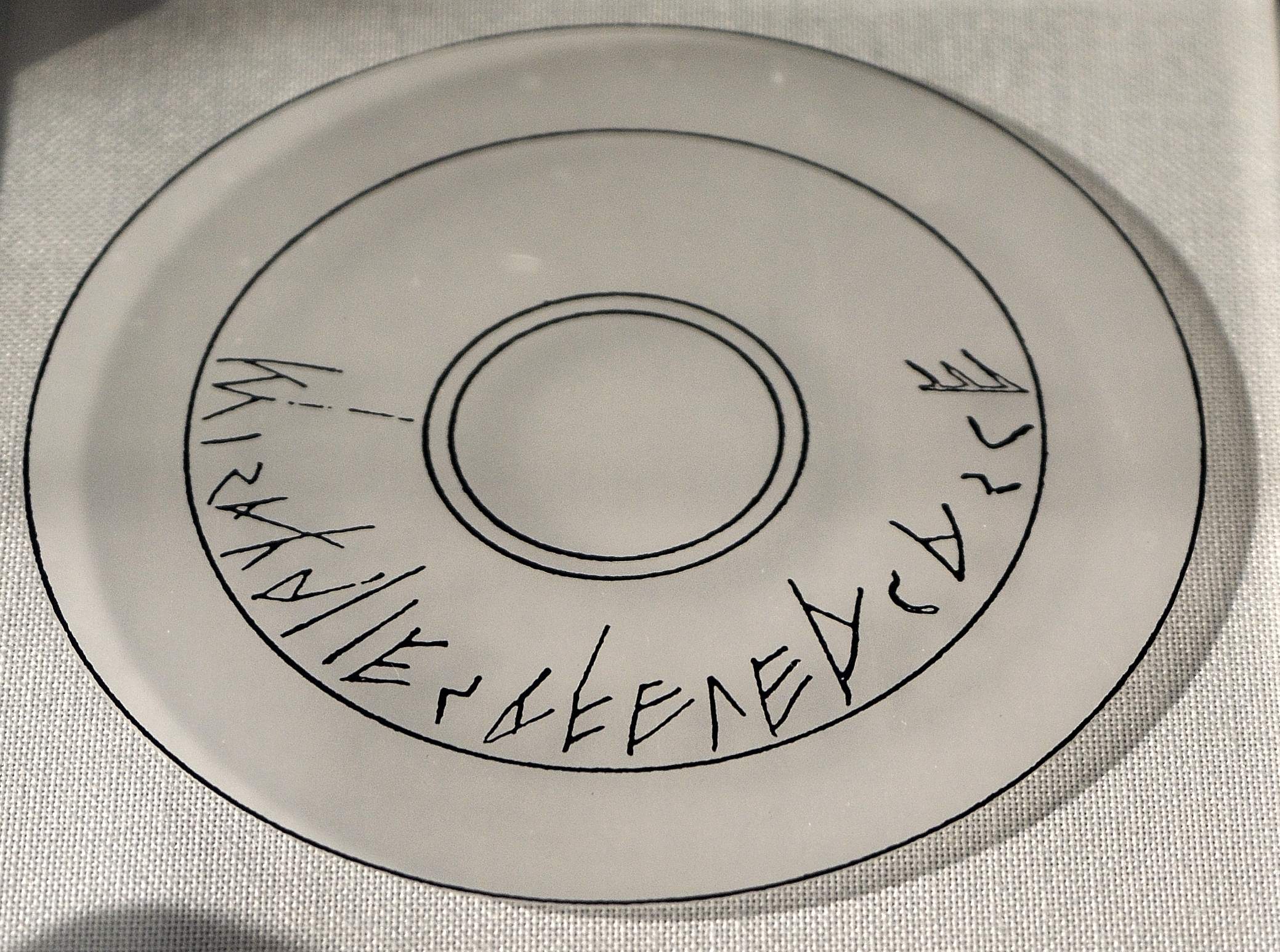 Fußfragment einer attisch-schwarzfigurigen Kylix im Antikenmuseum der Universität Heidelberg (Martin Rulsch) 2016-10-04 02.jpg