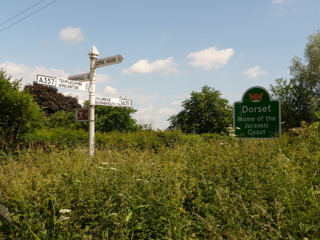 File:Henstridge, a Somerset signpost on the Dorset border - geograph.org.uk - 1917059.jpg