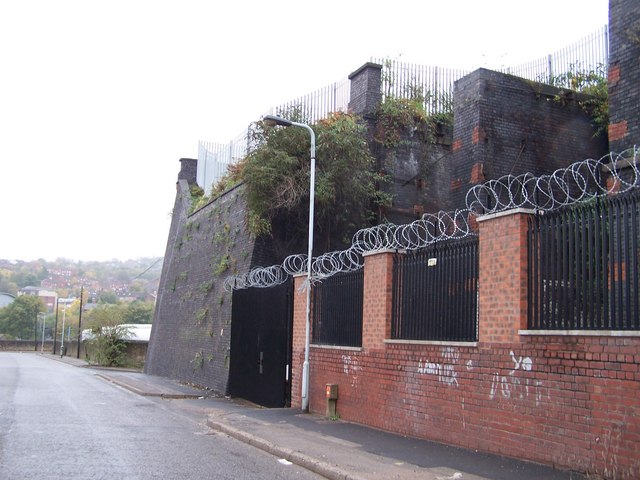 File:Hoyland Road Walls, Neepsend, Sheffield - geograph.org.uk - 1035130.jpg