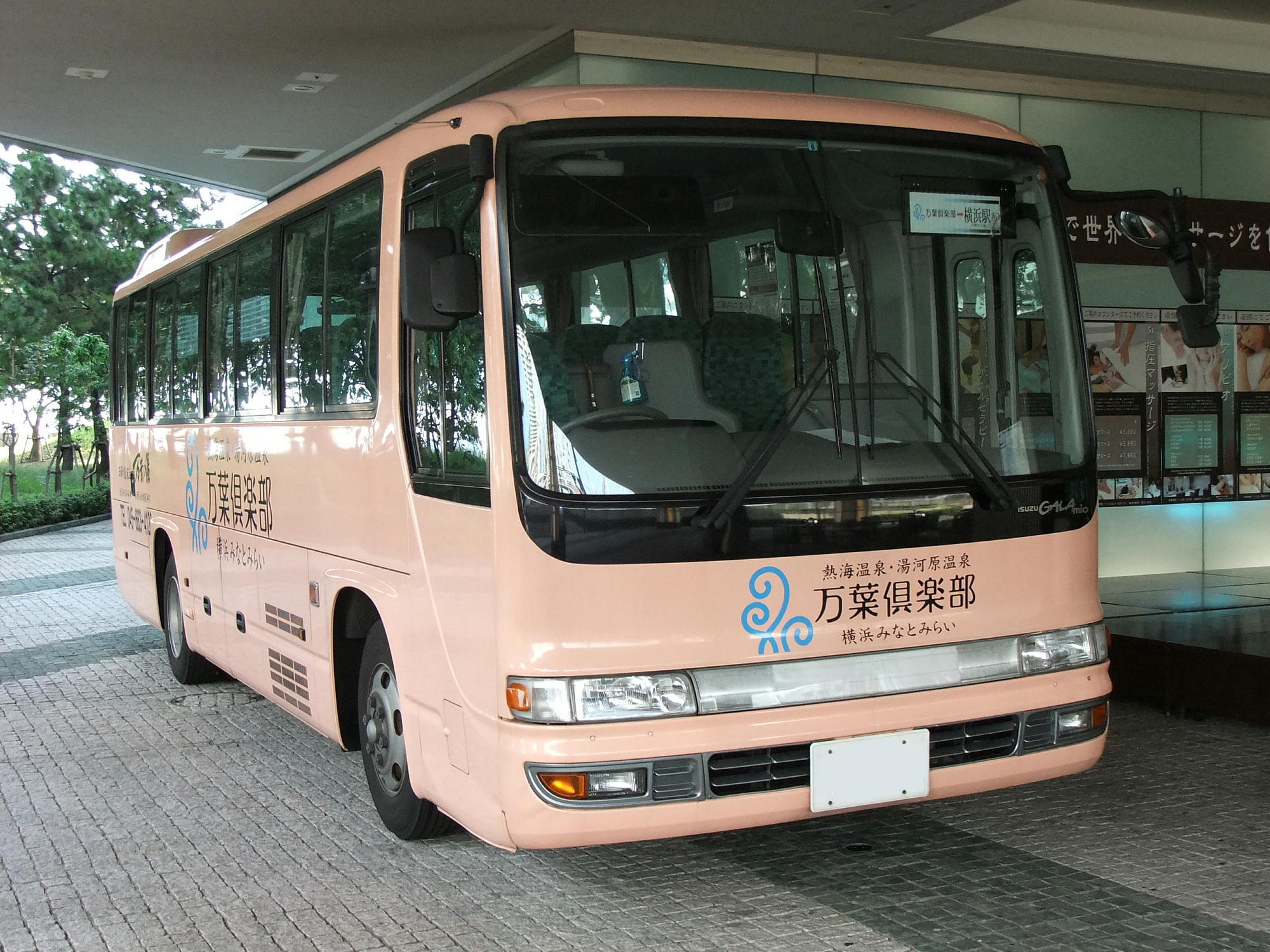 File:ISUZU GALA mio, Manyo-Club Shuttle-bus.jpg - Wikipedia