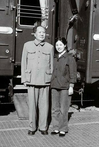 File:Mao Zedong and Zhang Yufeng in 1964.jpg