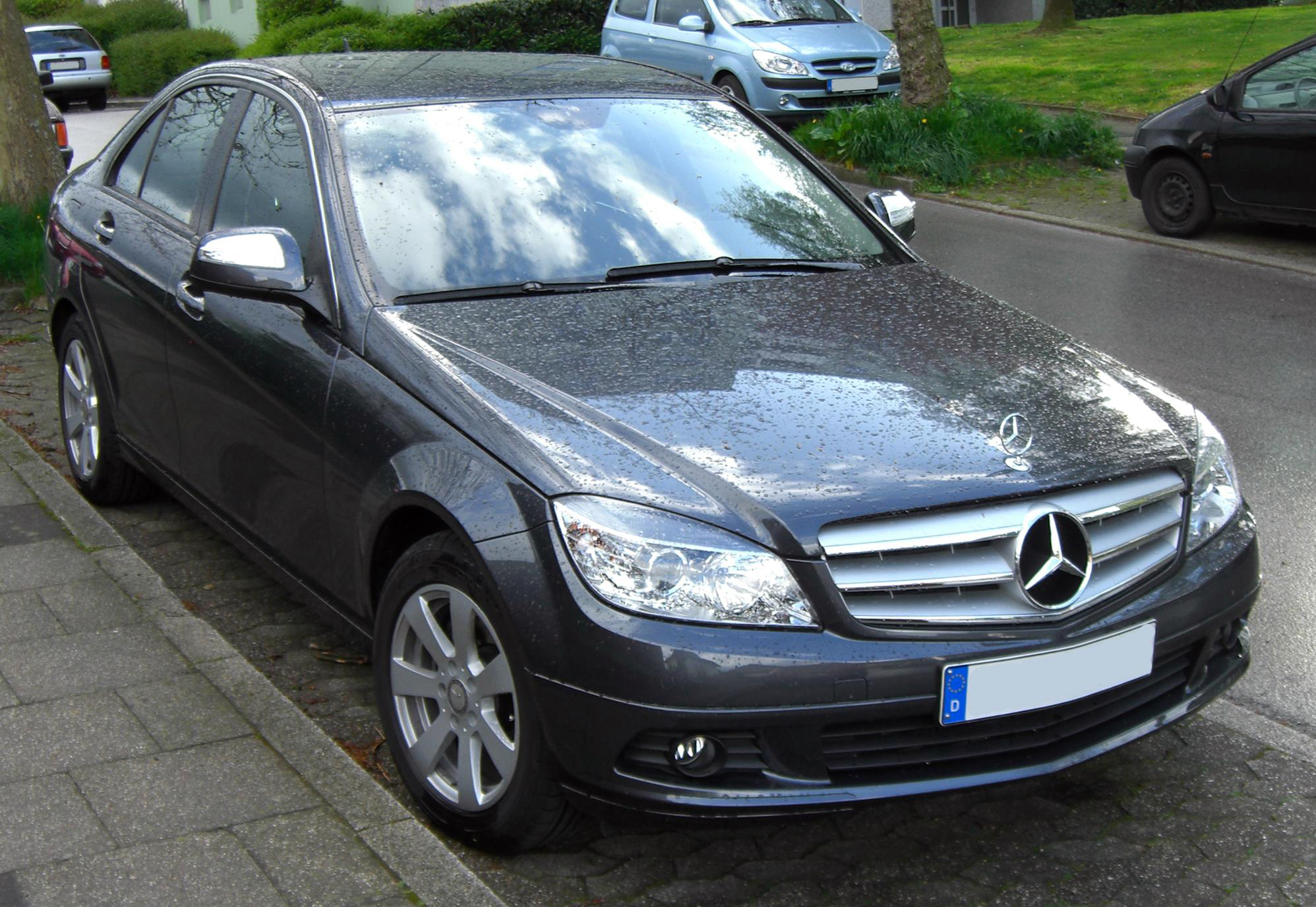 File:Mercedes-Benz W204 front 20080709.jpg - Wikimedia Commons