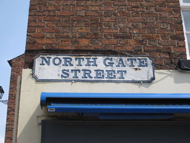 File:Old street sign in Northgate Street - geograph.org.uk - 1356894.jpg