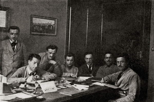 La Commissione interna seduta al tavolo di Agnelli durante l'occupazione della FIAT