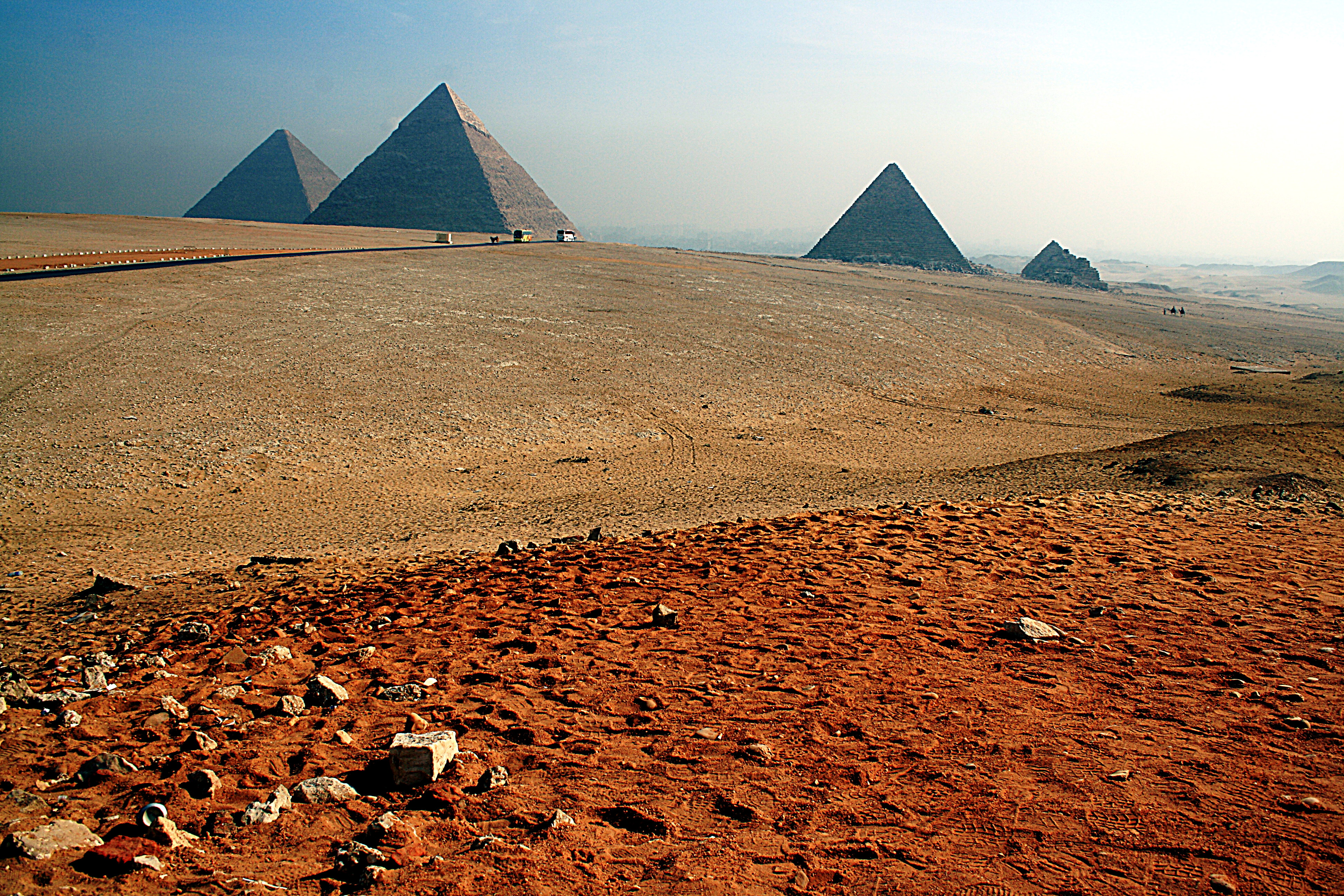 File:Pyramiden von Gizeh 0885.JPG - Wikimedia Commons