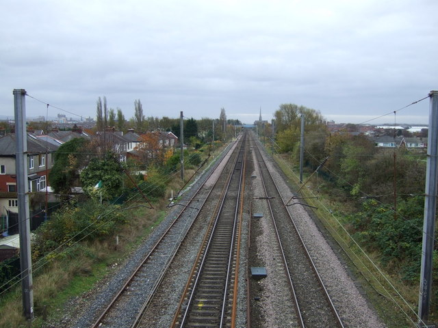 File:Railway heading south - geograph.org.uk - 3803514.jpg