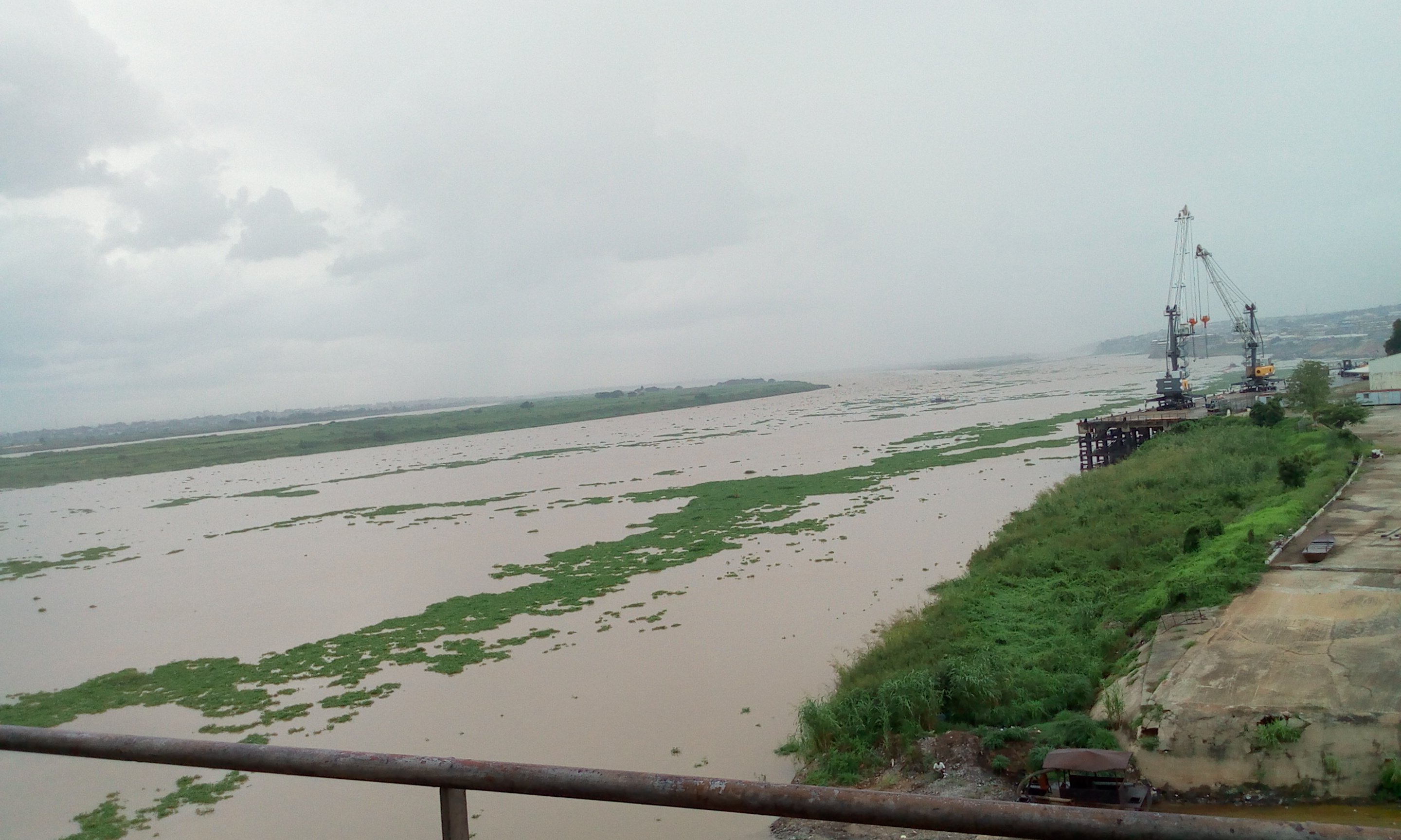 Хозяйственное использование реки нигер. Река нигер загрязнение. Anambra River.