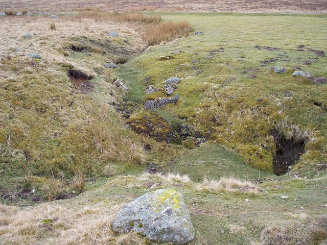 File:Shake Hole On Hardendale Fell, Near Shap - geograph.org.uk - 1400935.jpg