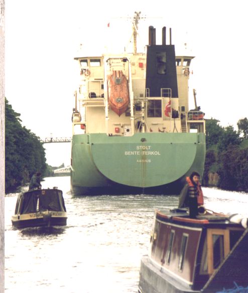 File:Ship Canal Centenary Fleet at Knutsford Road, 1994 - geograph.org.uk - 80672.jpg