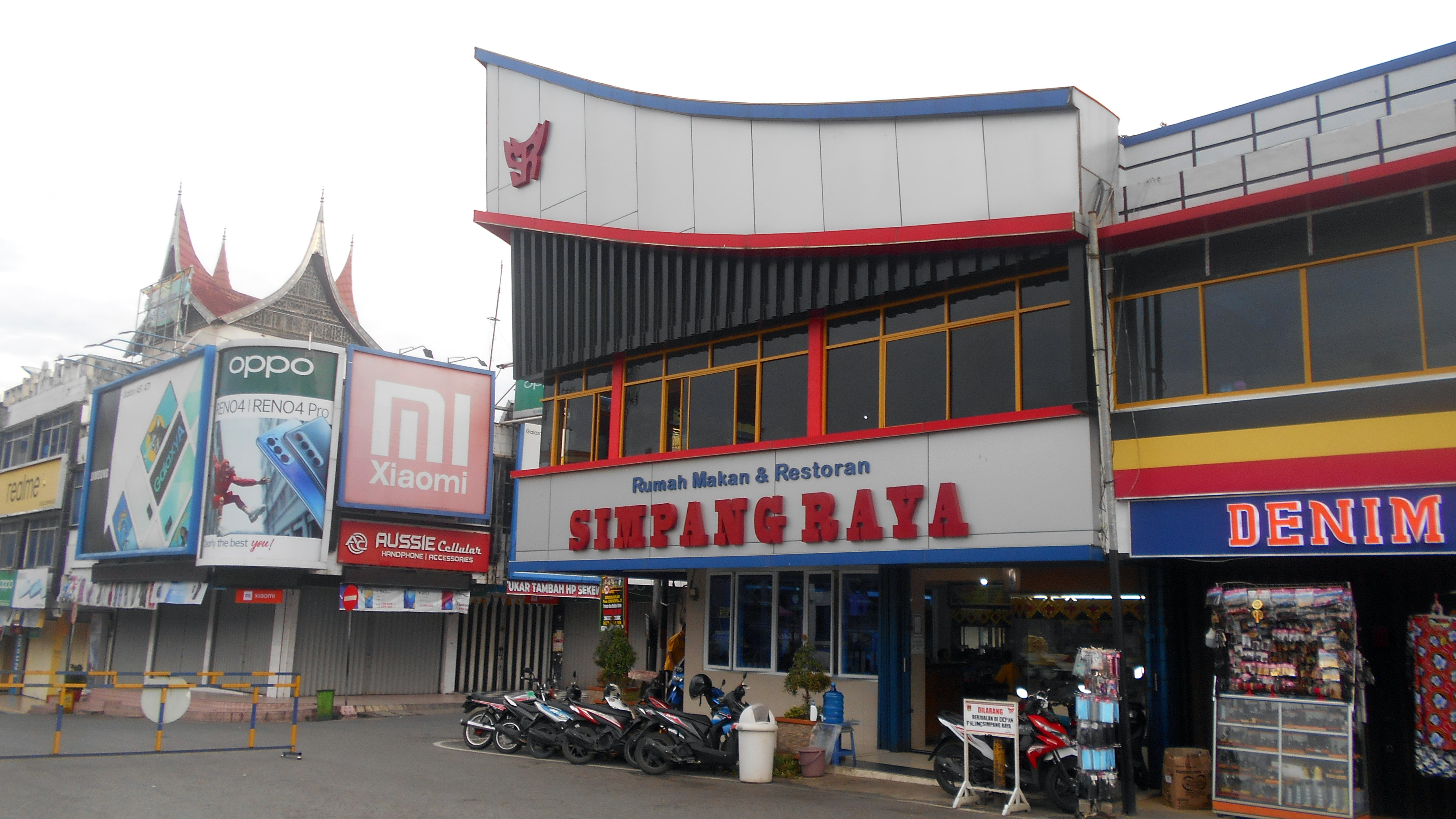 File:Simpang Raya Jam Gadang Restaurant - Guguk Panjang, Bukit Tinggi, SB  (26 October 2020).jpg - Wikimedia Commons