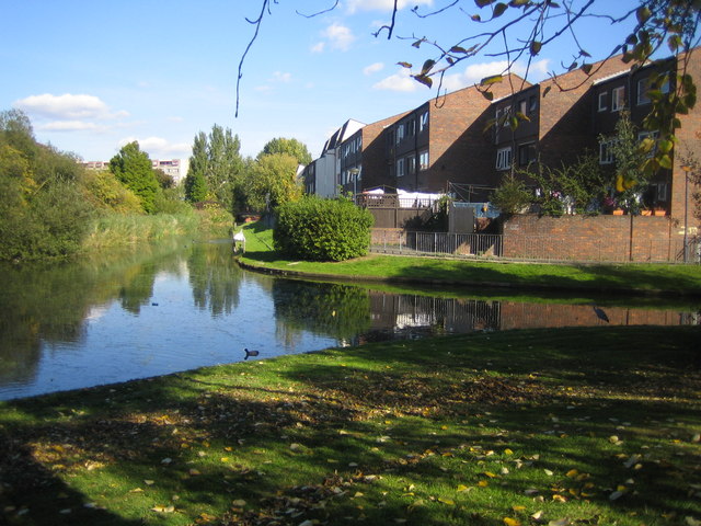 File:Thamesmead, The Harrow Canal - geograph.org.uk - 574883.jpg