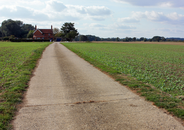 File:Towards Keeper's Cottage, Scorborough - geograph.org.uk - 1516202.jpg