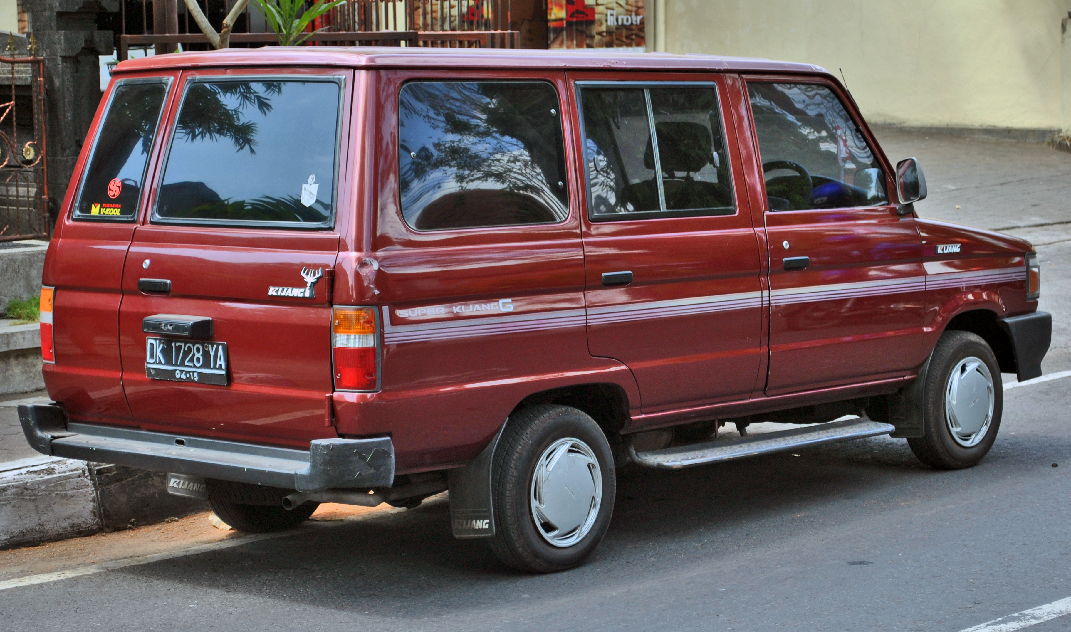 File Toyota  Super  Kijang  rear Denpasar jpg Wikimedia 