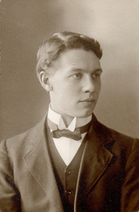 <span class="mw-page-title-main">Väinö Kohtanen</span>