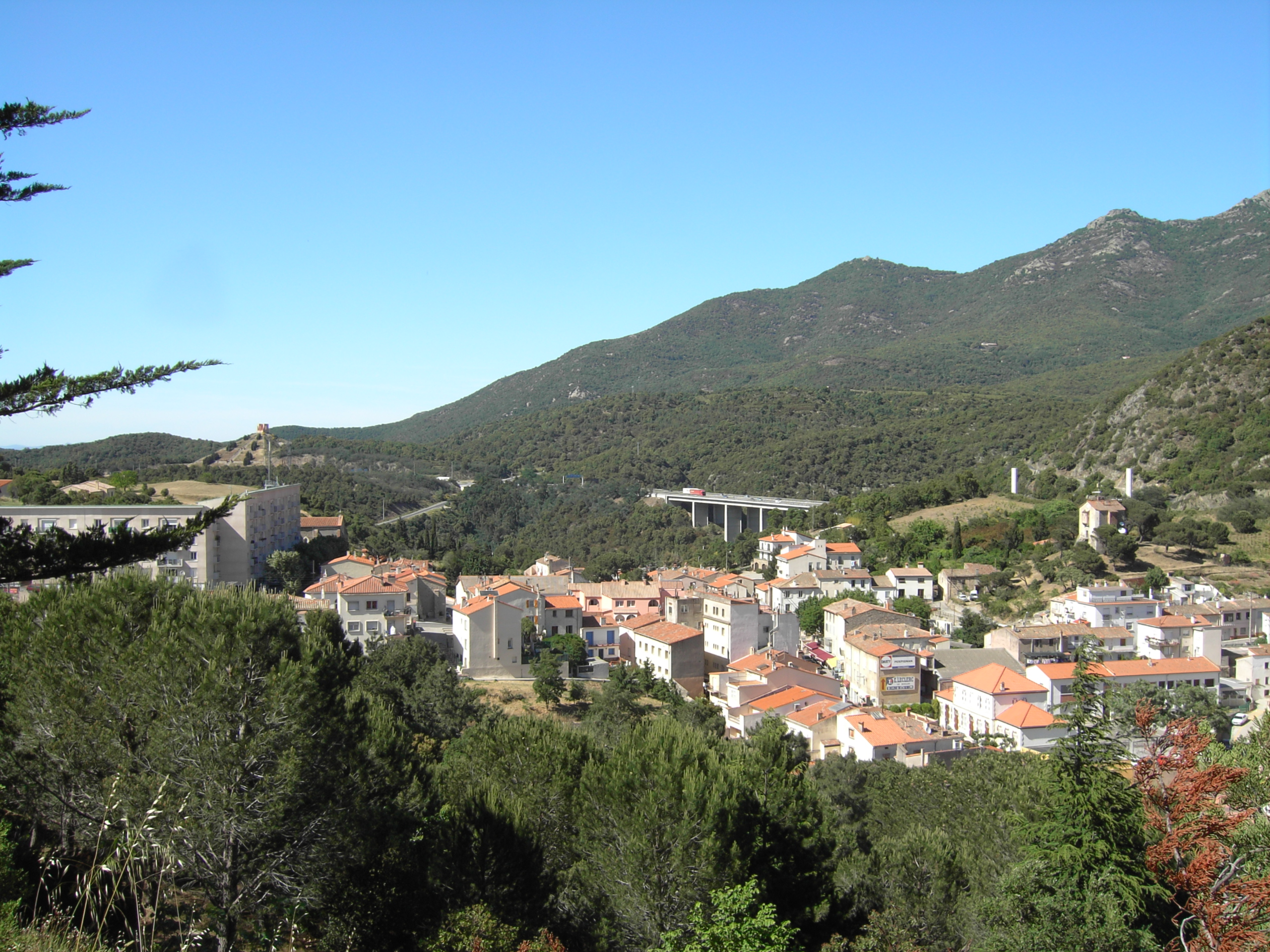 Resulta ng larawan para sa Le Perthus Languedoc-Roussillon (France) (Left Side), Els Limit, province of Girona, Catalonia, in Spain (Right side)