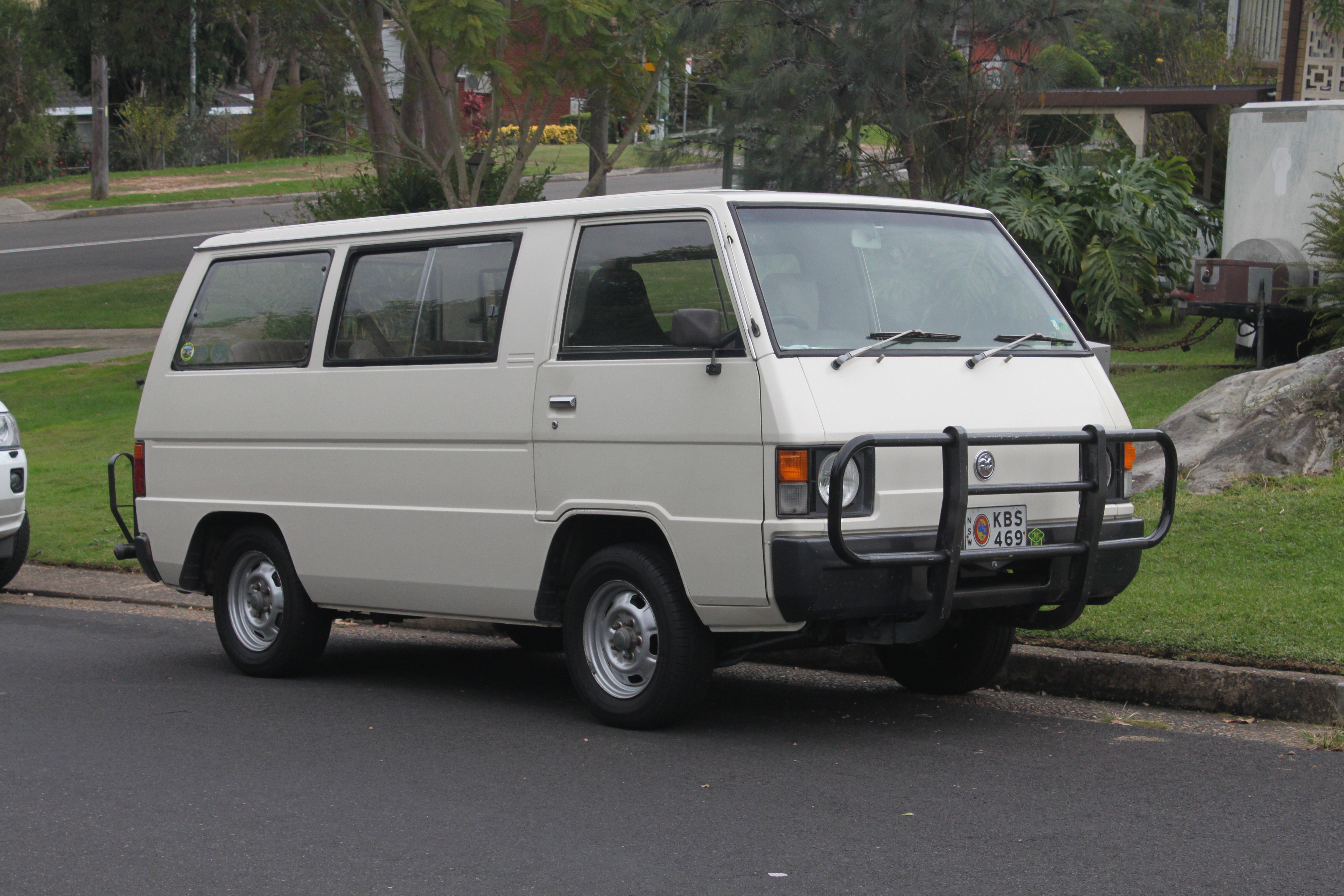 mitsubishi express l300