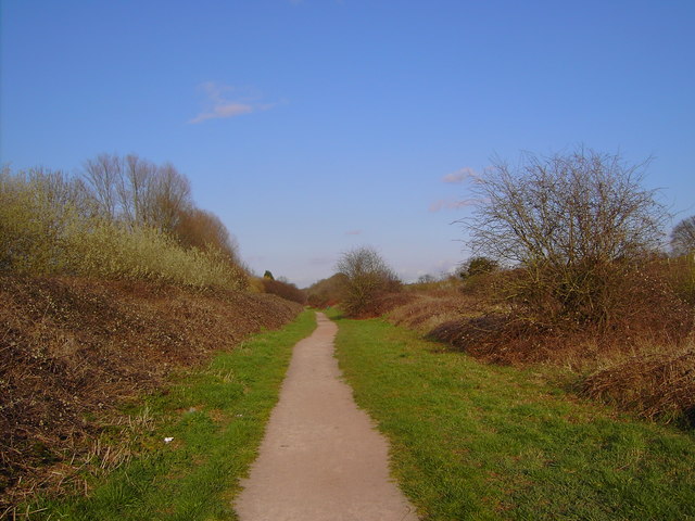 File:A footpath in Yate, Bristol - geograph.org.uk - 364848.jpg