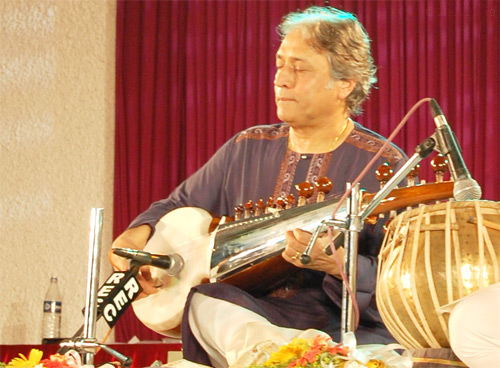 Khan performing in 2008