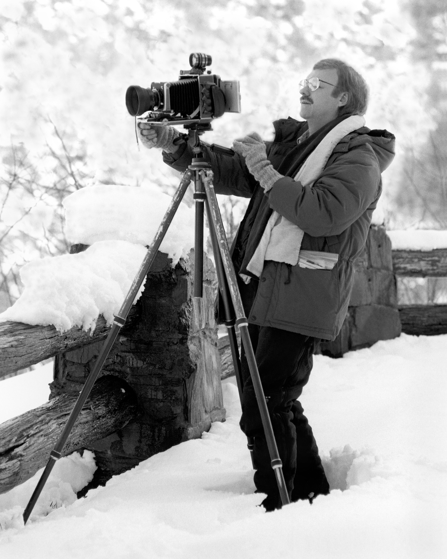 Tim Barnwell with 4x5 [[view camera]] in the field.