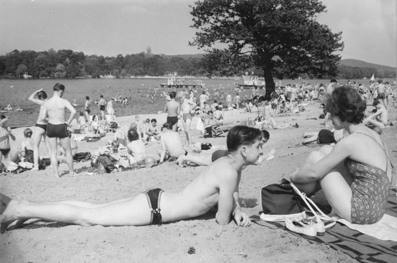 File:Bundesarchiv Bild 183-73789-0004, Berlin, Seebad Grünau.jpg