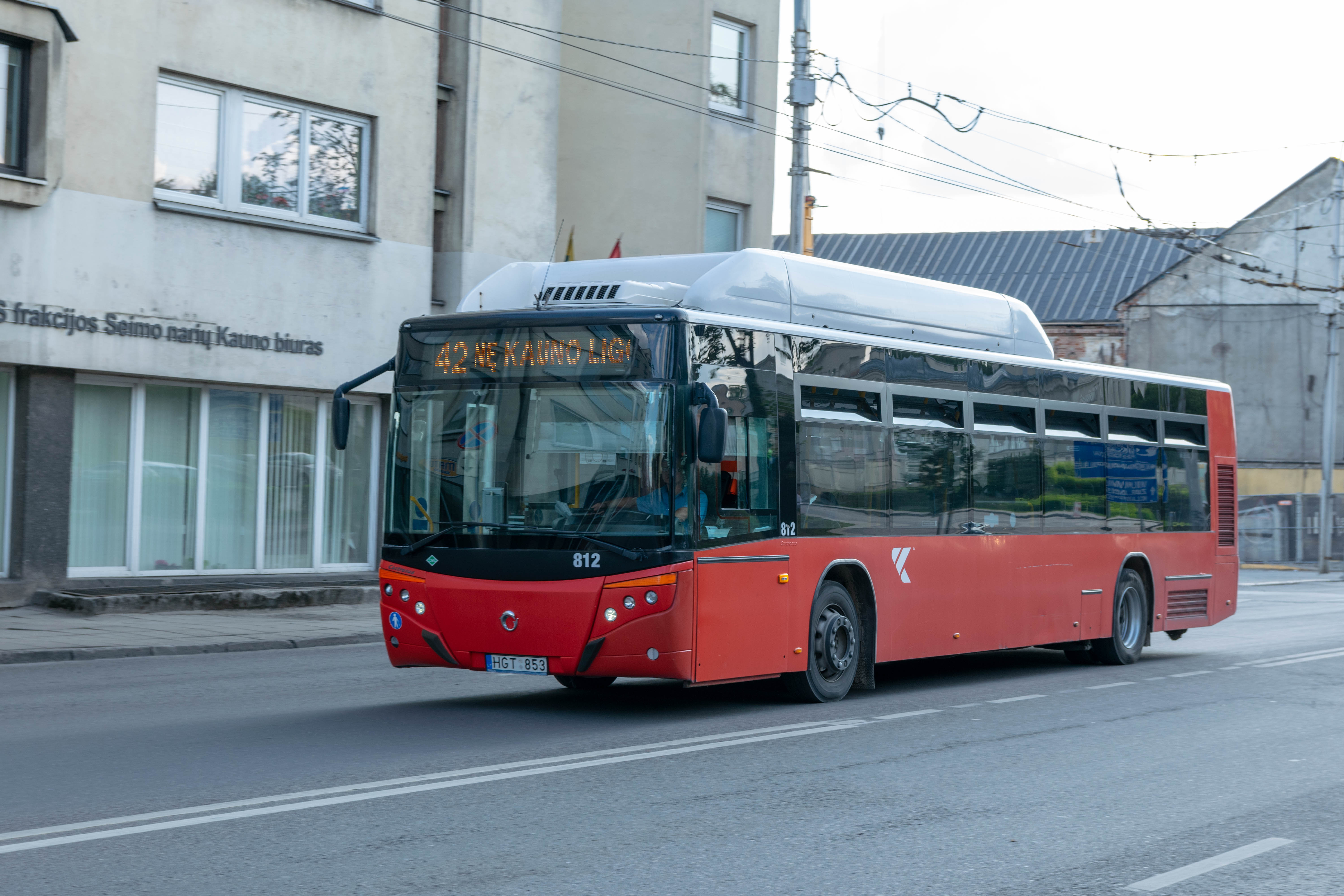 Каунас автобусы. Costrosua городской автобус. Ман городской автобус красный Каунас.