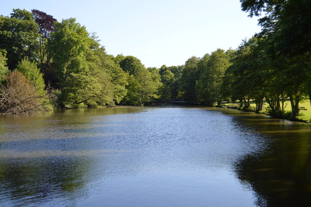 File:Chiddingstone Castle Lake - geograph.org.uk - 4698352.jpg