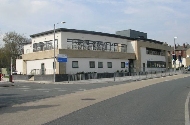 File:Cleckheaton Health Centre - Greenside - geograph.org.uk - 774404.jpg