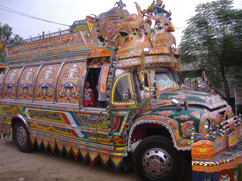 File:Colorful bus Pakistani.jpg