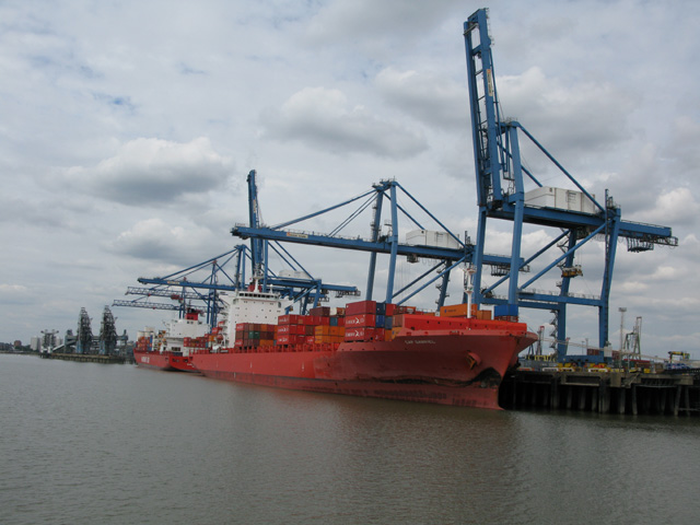 File:Cranes unloading container ships at Tilbury - geograph.org.uk - 2545675.jpg