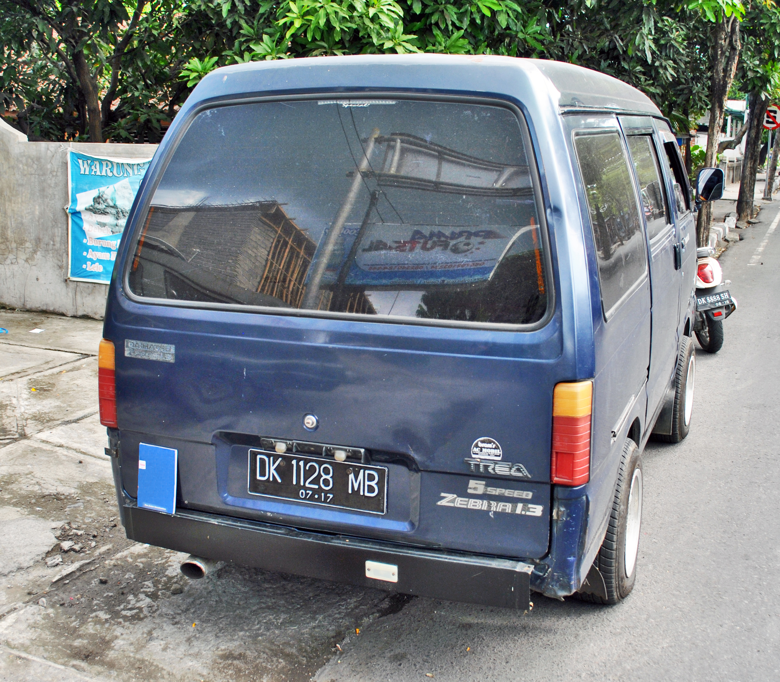 File Daihatsu  Zebra  Astrea 1 3 rear Karangasem jpg 