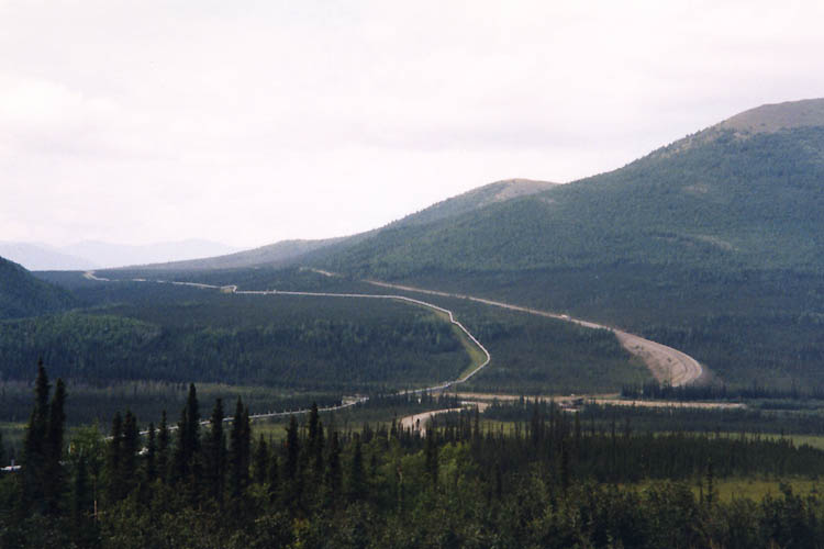 File:Dalton Highway and pipeline.jpg