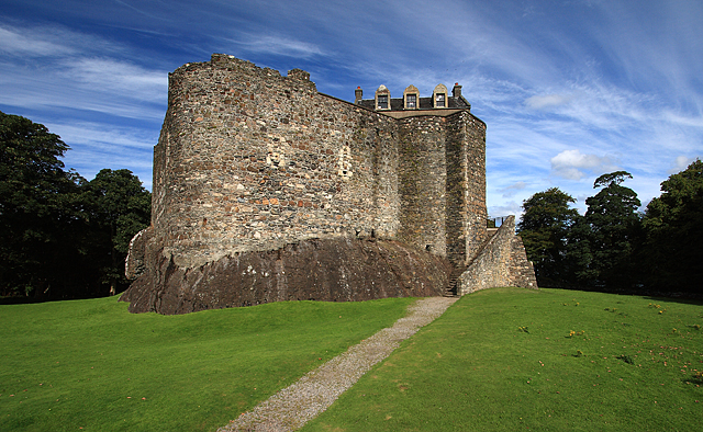 File:Dunstaffnage Castle - geograph.org.uk - 966873.jpg