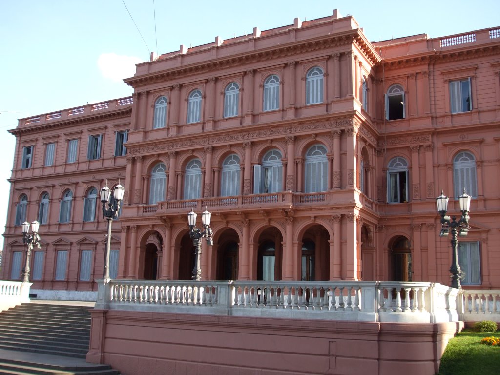 File:Fachada de la Casa Rosada, vista desde Av. Rivadavia ...