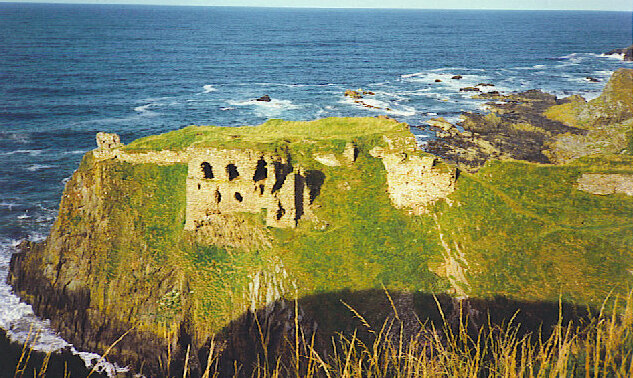 File:Findlater Castle. - geograph.org.uk - 115176.jpg