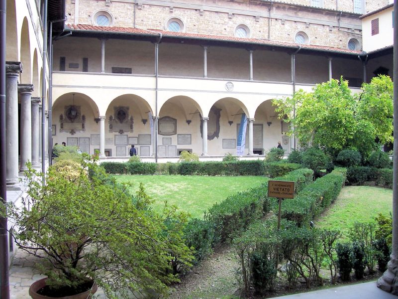 File:Firenze-san lorenzo cloister.jpg