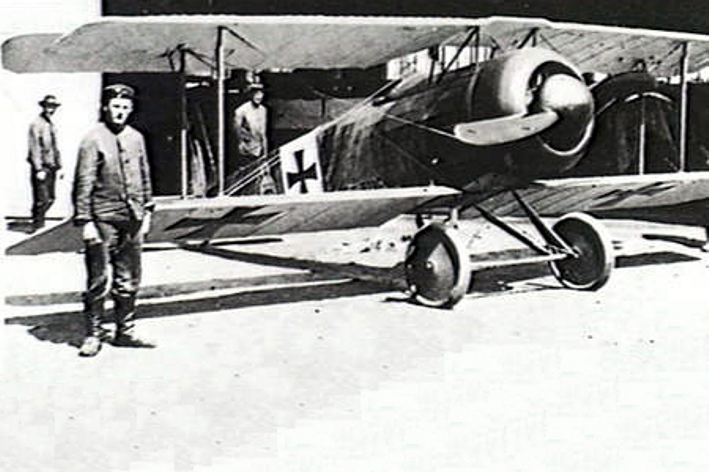 German_Fokker_D.V_fighter_c1917.jpg