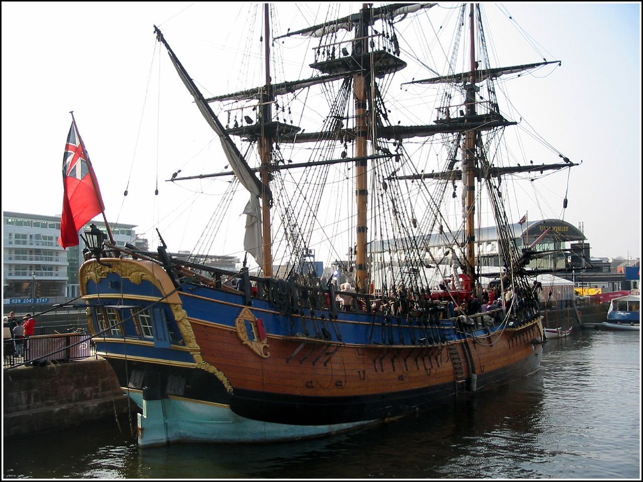 File:HMS Endeavour in Cardiff Bay (4132974341) (2).jpg 