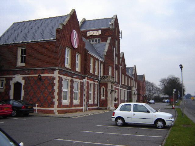 Small picture of Hogs Back Hotel courtesy of Wikimedia Commons contributors