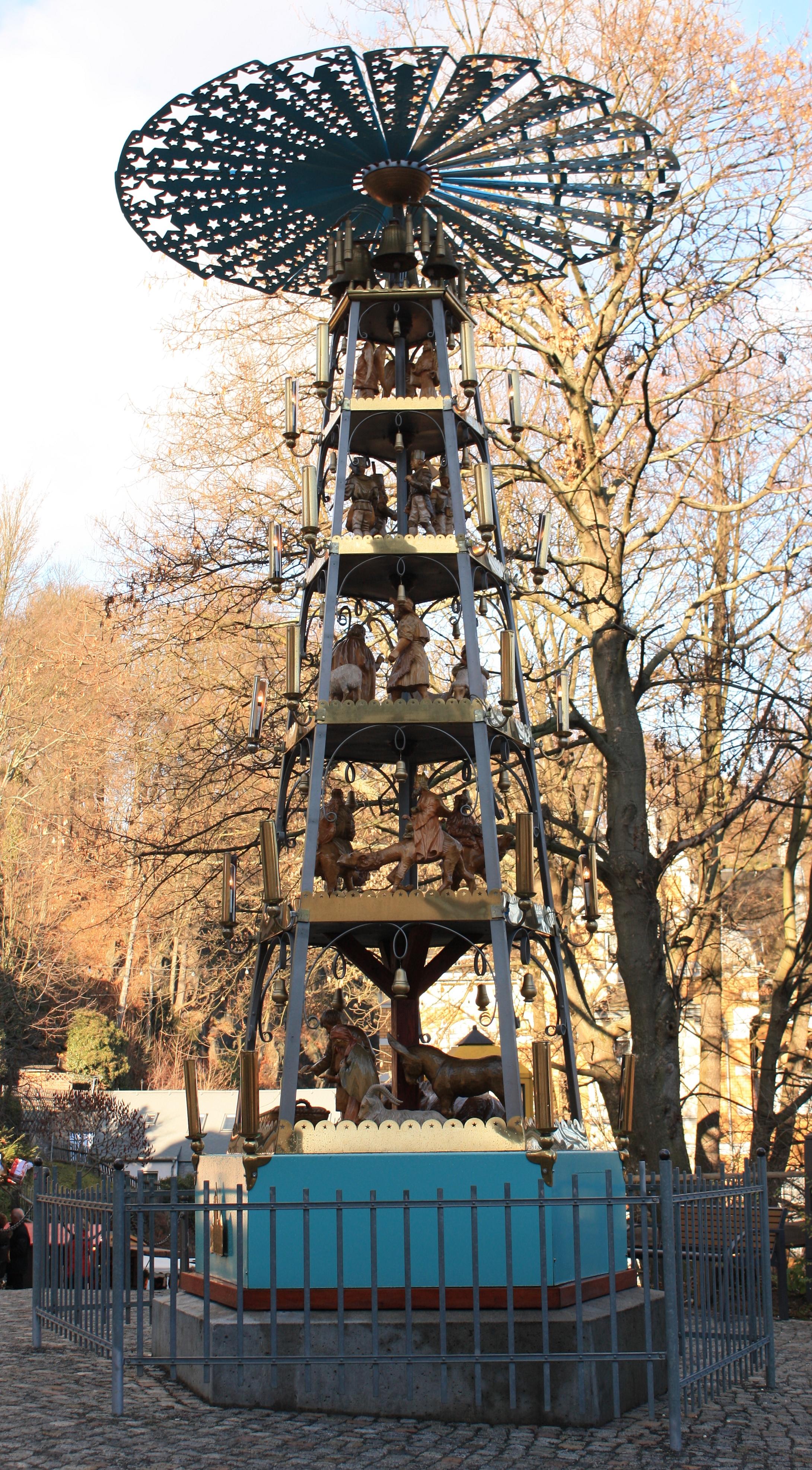 Pyramide Weihnachtsbaum Höhe 23 cm Weihnachtspyramide Seiffen Erzgebirge
