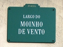 Category:Dois moinhos de vento da Quinta dos Cinco Ventos e Monumento ao  Poeta Árabe - Wikimedia Commons