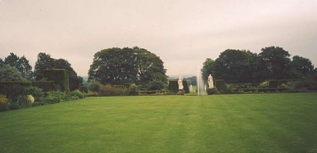 Middle Lawn and Fountain in Renishaw Hall Gardens - geograph.org.uk - 144929