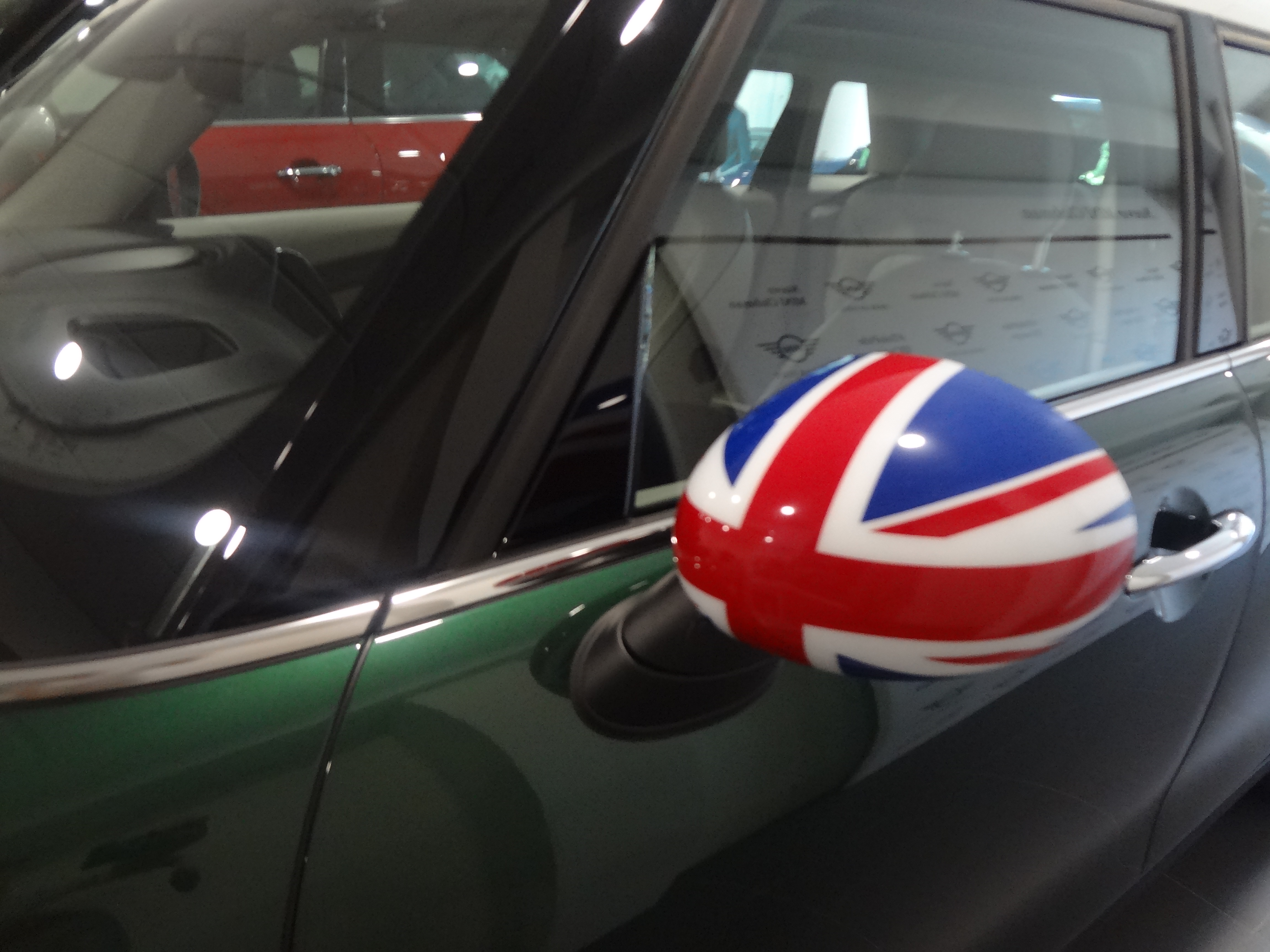 File:Mini Cooper, Union Jack, brand new, Madrid 2016 Photography