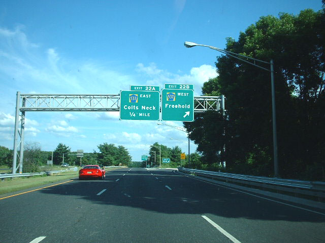 New-Jersey-State-Route-18-at-interchange-22B