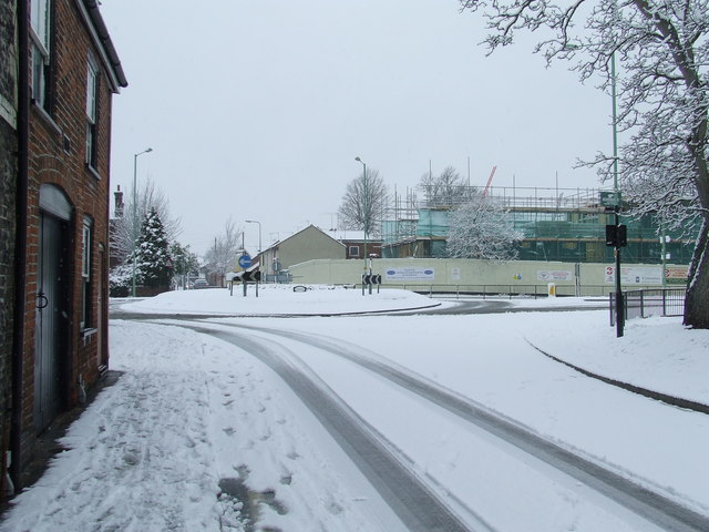 File:Parkway and Kings Road roundabout in the snow - geograph.org.uk - 734607.jpg
