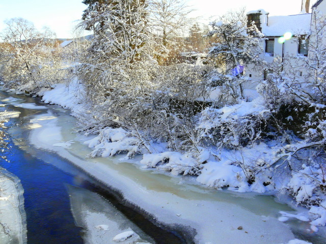 File:River Dulnain at Carrbridge - Winter^ - geograph.org.uk - 1158958.jpg